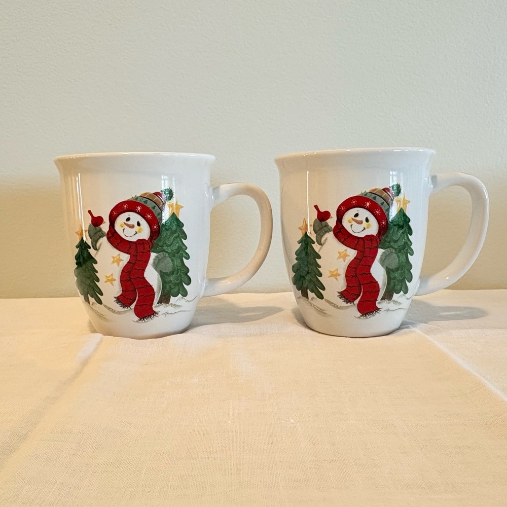 Set Of 2 Vtg Studio 33 Snowman With Cardinal & Christmas Tree Coffee Mugs 4.25"